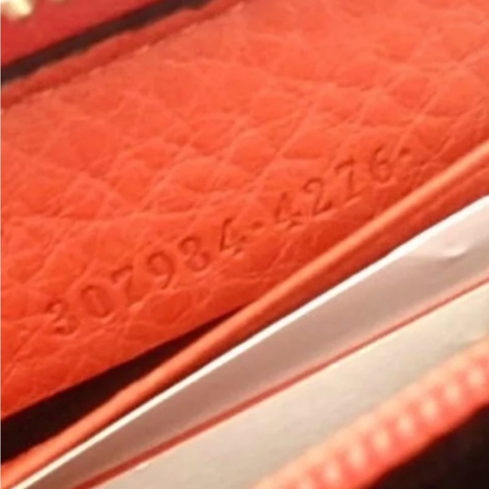 EUC Gucci Tassel pebbled Leather Red Wallet❌PLEASE LOOK AT ALL PICS❌❌ - Picture 13 of 14